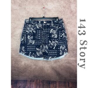 143 Story By Line Up Denim Bandana Frayed Hem Mini-skirt-women’s size L-EUC